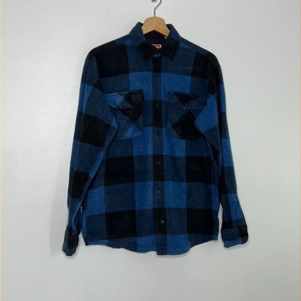 Wrangler men’s blue & black flannel plaid shirt, size Small